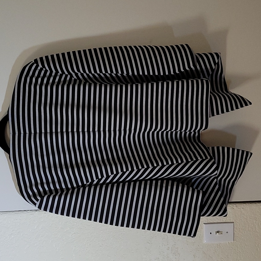 Three quarter length sleeve black and white blazer with zip pockets - Picture 6 of 8